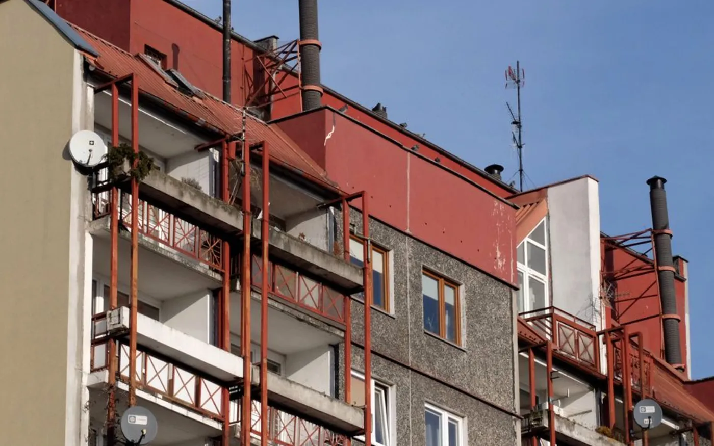Communal satellite dish installation for an apartment complex