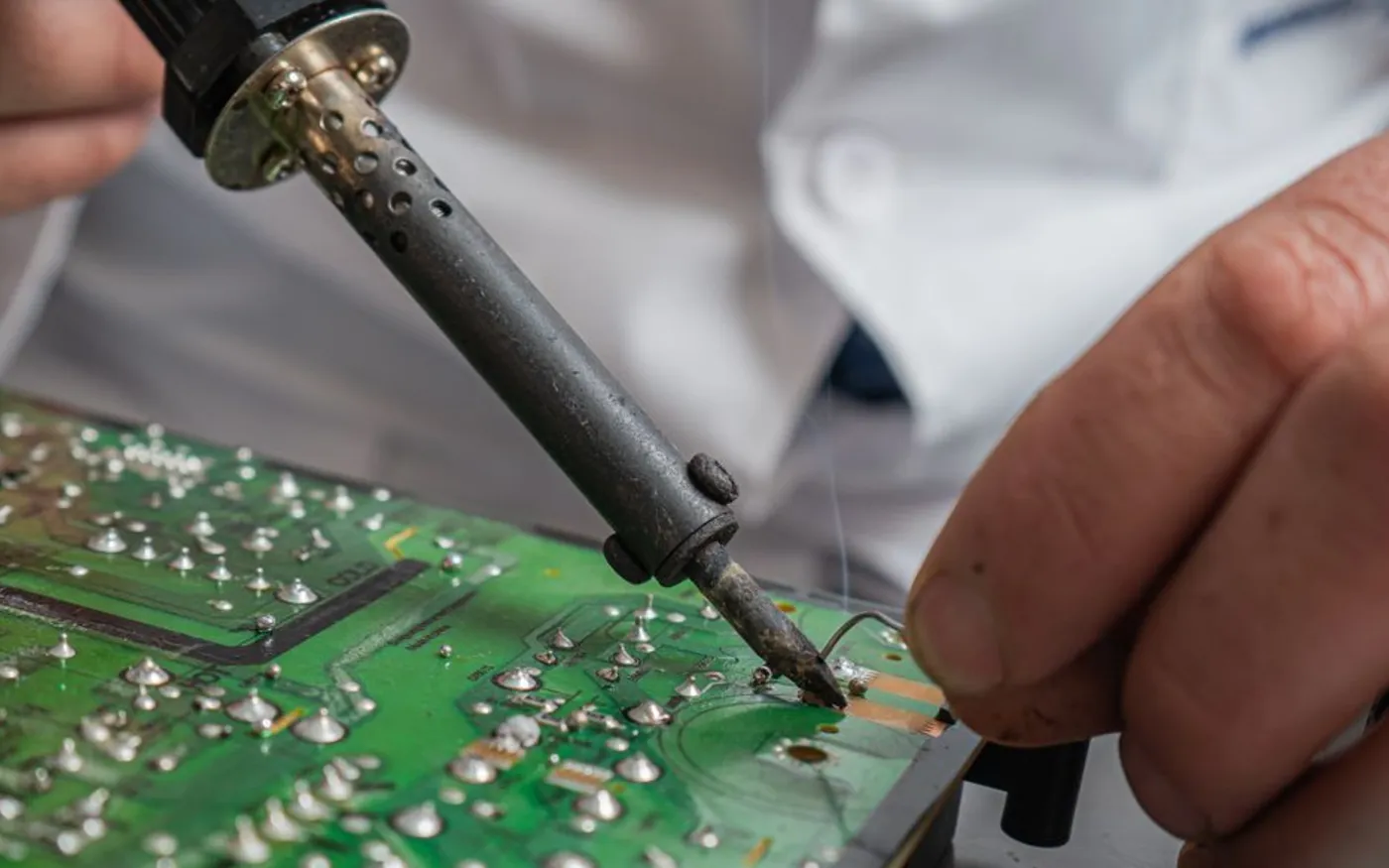 Modern OLED TV diagnostics on a clean technician workbench